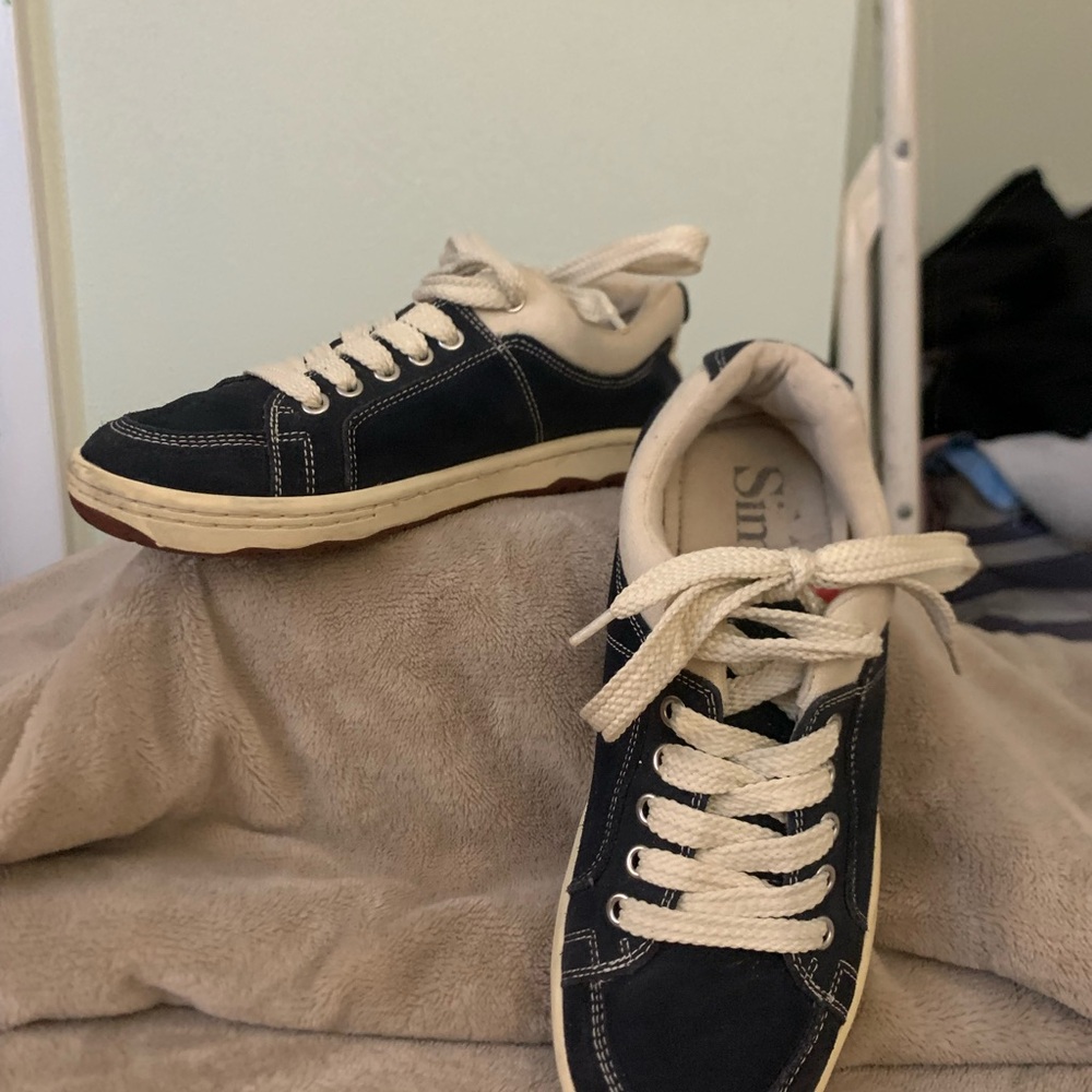 Simple Men's Dark Blue and White Sneakers - Picture 4 of 5